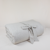 Futon en lin naturel greige avec sac de transport Atelier Cocon, garni de kapok végétal, fait main au Maroc, idéal pour la méditation, le yoga et la relaxation